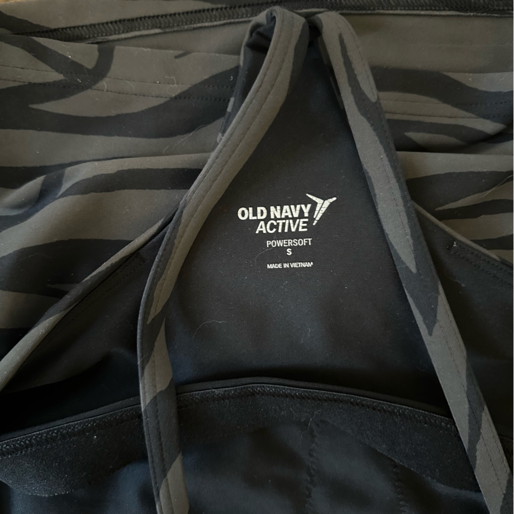Old Navy — active top - Picture 3 of 3